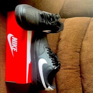 Nike Men's Black and White Sneakers